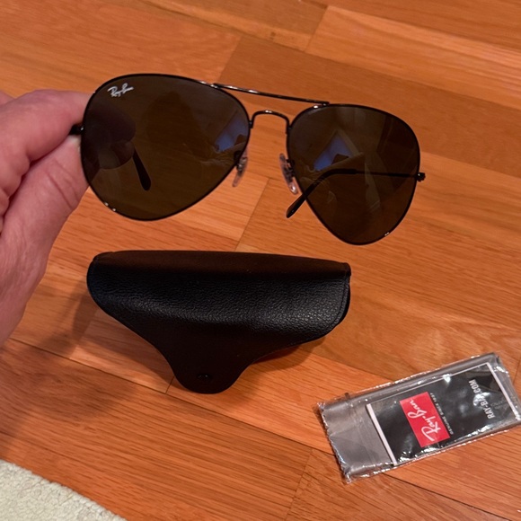 Ray-Ban Dark Frame Sunglasses - Picture 3 of 8